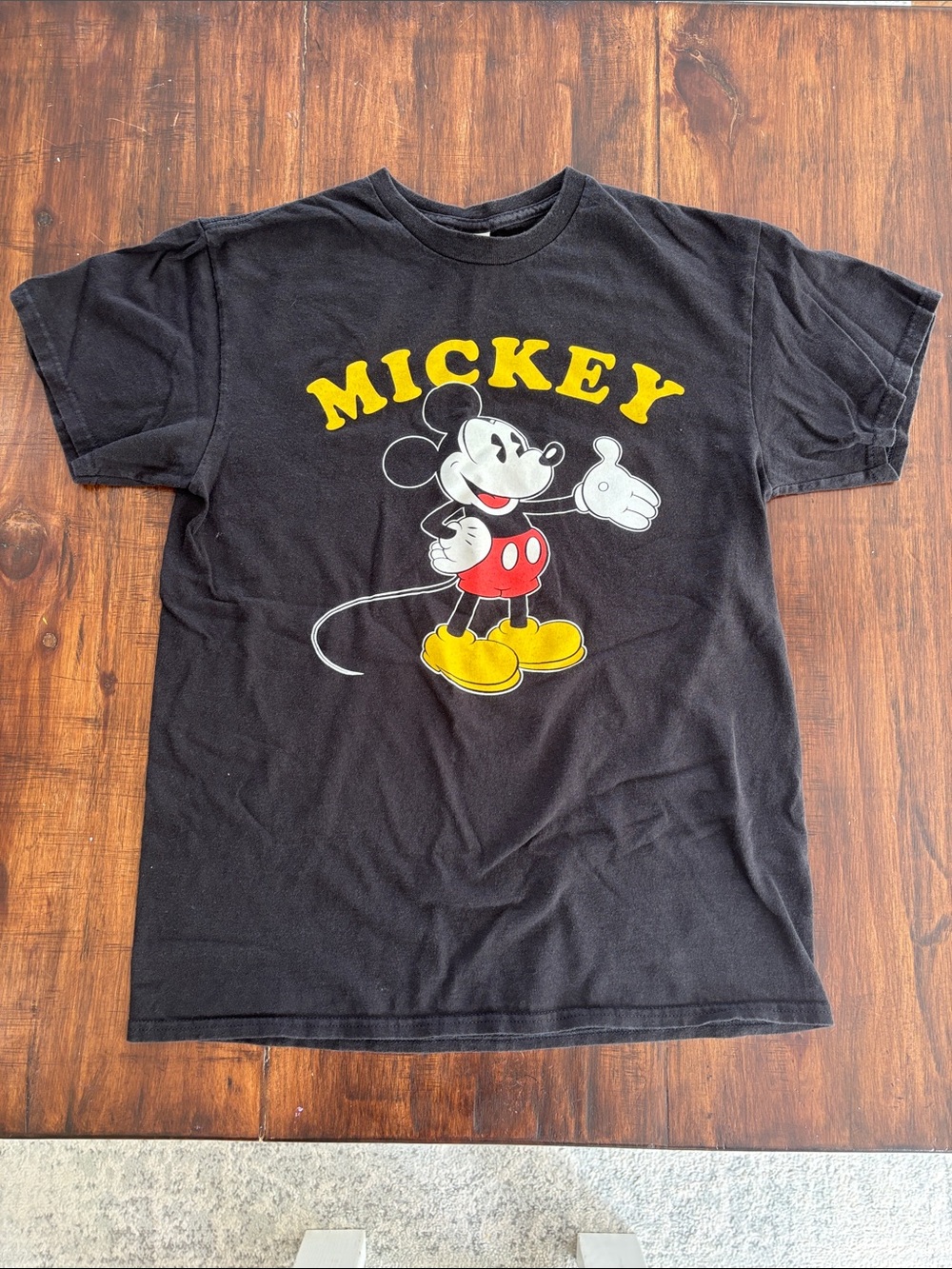 Women’s Disney Mickey Mouse Graphic Tee Size M